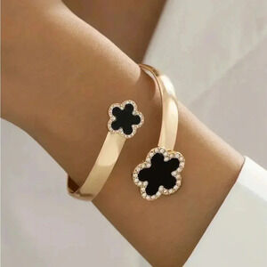 Lucky flower geometric twisted cuff bangle plated elegant hand jewelry ornament